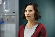 Deb (Chad Morgan) begleitet Jeff nach seinem Zusammenbruch in die Notaufnahme. Dort geht Dr. House seinen neuen Patienten ziemlich rüde an...