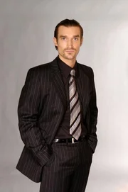 (2. Staffel) - Richard von Brahmberg (Karim K&ouml;ster), der brillante Einzelg&auml;nger und Bruder von Mariella, hat keine wirklichen Freunde. Sein Ehrgeiz, seine Verbissenheit und seine Intelligenz helfen ihm dabei, seine Ziele kompromisslos zu verwirklichen - oft genug auf Kosten anderer, denn Mitleid kennt Richard nicht.