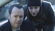 Danny (Donnie Wahlberg, l.) und Baez (Marisa Ramirez, r.) m&uuml;ssen den Mord an einem angesehenen College-Professor aufkl&auml;ren. Dieser soll an einem dubiosen Studienprogramm beteiligt gewesen sein ...