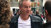 John McEnroe (spielt sich selbst) beteuert seine Unschuld. Tats&auml;chlich findet man am Tatort Konservenblut. Ob ein Doppelg&auml;nger den Mord begangen hat?