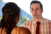 Neville (Ralf Little) muss alles auf eine Karte setzen und macht Florence (Jos&eacute;phine Jobert) ein &uuml;berraschendes Gest&auml;ndnis.
