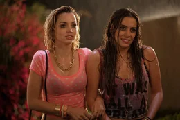 Ana de Armas, Lorenza Izzo