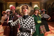 (v.l.n.r.) Zelda (Josette Simon); Gro&szlig;e Oberhexe (Anne Hathaway); Saoirse (Orla O'Rourke)