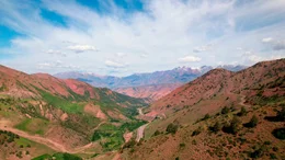 An den H&auml;ngen des Tian Shan Gebirges befinden sich die fruchtbarsten Landstriche Usbekistans.