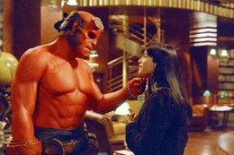Selma Blair als Liz Sherman, Ron Perlman als Hellboy
