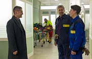 Dr. Ina Schulte (Isabell Gerschke) und Dr. Philipp Brentano (Thomas Koch) haben gerade erfahren, dass Sarah Marquardt und Philipps Frau Arzu mit einer Hochschwangeren im Fahrstuhl stecken geblieben sind. Dr. Ina Schulte (Isabell Gerschke) und Dr. Philipp Brentano (Thomas Koch) haben gerade erfahren, dass Sarah Marquardt und Philipps Frau Arzu mit einer Hochschwangeren im Fahrstuhl stecken geblieben sind.
