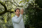 Nathan Brown (Robbie Amell)