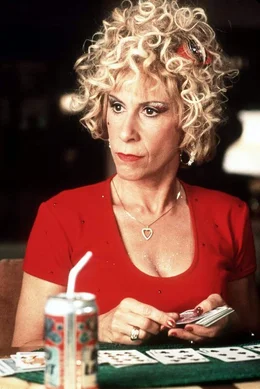 Mrs. Wurmwald (Rhea Perlman) interessiert sich f&uuml;r Bingo, Kosmetika und TV-Soaps, aber f&uuml;r eines ganz bestimmt nicht: f&uuml;r ihre Tochter ...