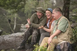 Ein Teil der Wandergruppe: das Geschwisterpaar Walter (David Baalcke) und Christa (Dagmar Sachse) sowie der pensionierte Kommissar Gottfried (J&uuml;rgen Tarrach).