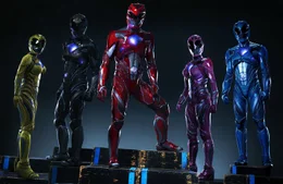 (v.l.n.r.) Yellow Ranger (Becky G), Black Ranger (Ludi Lin), Red Ranger (Dacre Montgomery), Pink Ranger (Naomi Scott), Blue Ranger (RJ Cyler)