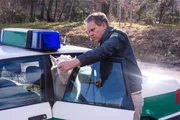 Hubert (Christian Tramitz) hat Trixie zum Revier gebracht.