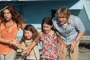Claire Geare, Lake Bell, Owen Wilson, Sterling Jerins