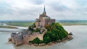 Der heilige Klosterberg ragt theatralisch aus dem Meer dem Himmel entgegen. Seit dem 8. Jahrhundert zieht das “Wunder des Abendlandes“ Pilger aus ganz Europa an und hat bis heute nichts von seiner Faszination verloren. Der heilige Klosterberg ragt theatralisch aus dem Meer dem Himmel entgegen. Seit dem 8. Jahrhundert zieht das “Wunder des Abendlandes“ Pilger aus ganz Europa an und hat bis heute nichts von seiner Faszination verloren.