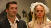 Jetzt wird es „real“: Lukas (Felix Kreutzer) und Jäcki (Luise von Finckh) vor dem Altar. Jetzt wird es „real“: Lukas (Felix Kreutzer) und Jäcki (Luise von Finckh) vor dem Altar.