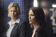 Jenkins (Anna Gunn, l.) und Dr. Gillian Foster (Kelli Williams)