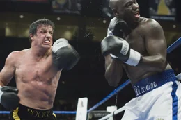 Wegen der Berechnung einer Computersimulation steigt der ehemalige Box Champion Rocky Balboa (Sylvester Stallone, l.) ein letztes Mal in den Ring, um sich und der Welt zu beweisen, dass er nach wie vor der wahre Champion ist ...