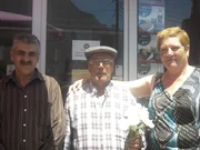 Alfena, Portugal - Augenzeugen des UFOs von Alfena, Portugal. David Silva, Paulinas Vater und Paulina.