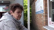 Regina braucht dringend ein neues Bett, weil ihres zu groß für ihre Einzimmerwohnung ist. Sie setzt all ihre Hoffnung in den An-und Verkauf in Schutow.
