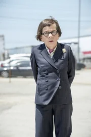 Linda HUNT; MESURES ACTIVES Photographe: CBS BROADCASTING STUDIOS INC. ALL RIGHTS RESERVED Ville: Los Angeles