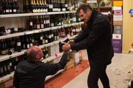 Bryan Mills (Liam Neeson, r.)