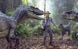 Alan (Sam Neill) ist von den Sauriern umringt. Kann er sich vor der hungrigen Meute retten?  +++ Die Verwendung des sendungsbezogenen Materials ist nur mit dem Hinweis und Verlinkung auf RTL+ gestattet. +++