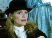 Vivian Dimitri (Helen Shaver) will sich an den Menschen rächen, die angeblich für den Tod ihres Mannes verantwortlich sind.