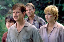 Die Gruppe um Dr. Grant (Sam Neill, 2.v. re.) muss der Gefahr direkt ins Auge sehen... (Foto, v.li.: Trevor Morgan, William H. Macy, T&eacute;a Leoni)