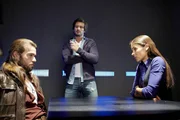 Ben (Tom Beck, M.) und Krüger (Katja Woywood) verhören Koslov (Jörg Wehrmeister), doch der Schwerkriminelle würde sich eher die Zunge abbeißen, als den Polizisten etwas zu sagen...
