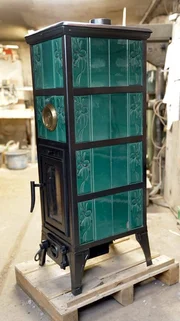 Schweizer Kachelöfen sind von 1890 bis 1930 in Sursee in der Schweiz gebaut worden. Sie sind emissionsarm, wie bereits vor 100 Jahren. Schweizer Kachelöfen sind von 1890 bis 1930 in Sursee in der Schweiz gebaut worden. Sie sind emissionsarm, wie bereits vor 100 Jahren.