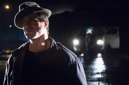 Balboa (Sylvester Stallone) ist in die Jahre gekommen. Seine Abende verbringt er damit, in seinem Restaurant Geschichten aus der glorreichen Boxer-Vergangenheit zu erz&auml;hlen und den Tod seiner gro&szlig;en Liebe Adrian zu betrauern. Doch als er der Barfrau Marie begegnet, bl&uuml;ht er erneut auf ...