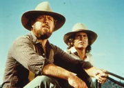 Charles Ingalls (Michael Landon, r.) und Jonathan Gravey (Merlin Olsen, l.) m&uuml;ssen eine schreckliche Entdeckung machen ...