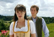 Elena (Ina Paule Klink) will sich nicht eingestehen, dass sie in Markus (Stefan Murr) verliebt ist. Elena (Ina Paule Klink) will sich nicht eingestehen, dass sie in Markus (Stefan Murr) verliebt ist.