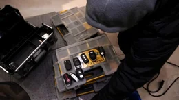 F&uuml;r die gestohlenen Fahrzeuge k&ouml;nnen Blanko-Schl&uuml;ssel neu programmiert werden. Ben&ouml;tigt wird dazu ein Code, den Hacker aus dem Ausland beschaffen k&ouml;nnen.