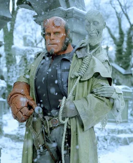 Hellboy (Ron Perlman).