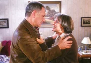 Jutta (Claudia Loerding) ist betrunken und beschuldigt Jörg (Armin Dallapiccola), Bea umgebracht zu haben. Der Streit eskaliert...
