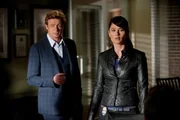 L-R: Patrick Jane (Simon Baker), Teresa Lisbon (Robin Tunney)