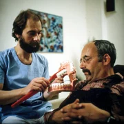 Peter Lustig (r.) muss zum Zahnarzt (l.).