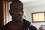 Der Täter, Omar Robinson, spricht mit den Detectives.