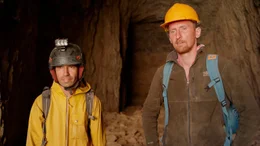 H&ouml;hlenforscher erkunden die Timurenh&ouml;hle im Hissargebirge.