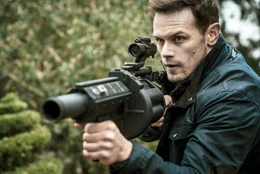 Wenn es um die Eliminierung seiner Feinde geht, kennt Tom (Sam Heughan) keine Gnade.