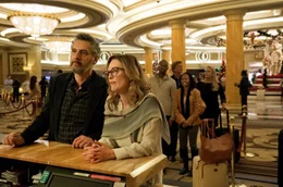 Gloria (Julianne Moore) beginnt mit Arnold (John Turturro) eine Aff&auml;re.