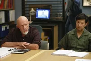 NELLA FOTO, DA SINISTRA: JONATHAN BANKS (PROFESSOR HICKEY), KEN JEONG (SENOR CHANG) NELLA FOTO, DA SINISTRA: JONATHAN BANKS (PROFESSOR HICKEY), KEN JEONG (SENOR CHANG)