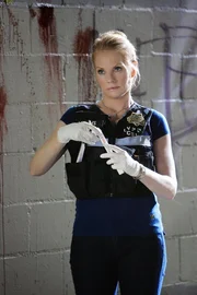 Ein junger Mann wurde &uuml;berfallen. Am Tatort sichert Catherine (Marg Helgenberger) Spuren, die die Ermittler auf eine weitere Straftat sto&szlig;en lassen.