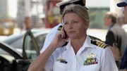 Tammy Macintosh als CMDR Maxine 'Knocker' White