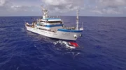 Das japanische Forschungsschiff "Shinyo Maru" kommt wegen seiner besonderen technischen Ausstattung zum Einsatz &uuml;ber dem Marianen-Graben.