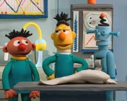Ernie und Bert haben einen Roboter erfunden, der alles macht, was man ihnen sagt. Ernie und Bert haben einen Roboter erfunden, der alles macht, was man ihnen sagt.