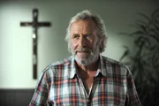 Martin (Hermann Giefer) möchte Bedürftige unterstützen.