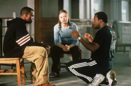 Regisseur Thomas Carter, r. mit seinen Hauptdarstellern Sean Patrick Thomas, l. und Julia Stiles, r. ...