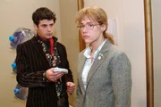 Rokko (Manuel Cortez, l.) kann es kaum mit ansehen, wie Lisa (Alexandra Neldel, r.) von ihren Gefühlen gequält wird.