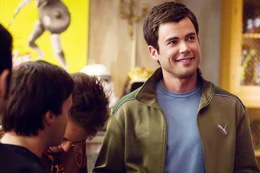 Nomen est omen: Tyler Prince (Matthew Long, r.) ist der Traumprinz aller M&auml;dchen des Colleges ...